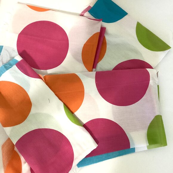 Big Bundle of Cotton Fabric Scraps White Material With Big Circles Multicolored - Picture 7 of 10